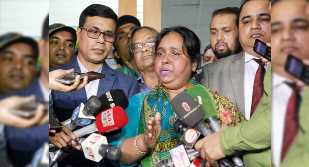 অস্ত্রের ঝনঝনানির বিরুদ্ধে সত্যের জয়: আইভী অস্ত্রের ঝনঝনানির বিরুদ্ধে সত্যের জয়: আইভী
