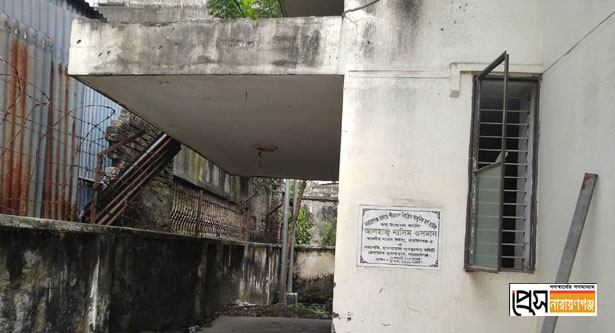 চরম অব্যবস্থাপনায় লাশ কাটা ঘর, এসি নষ্ট, ভরসা বরফ চরম অব্যবস্থাপনায় লাশ কাটা ঘর, এসি নষ্ট, ভরসা বরফ