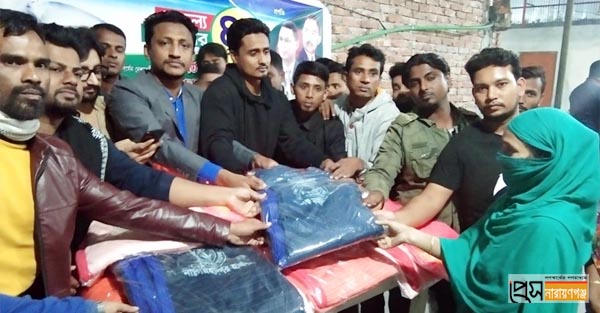 প্রতিষ্ঠাবার্ষিকীর প্রথম প্রহরে মহানগর ছাত্রদলের শীতবস্ত্র বিতরণ প্রতিষ্ঠাবার্ষিকীর প্রথম প্রহরে মহানগর ছাত্রদলের শীতবস্ত্র বিতরণ