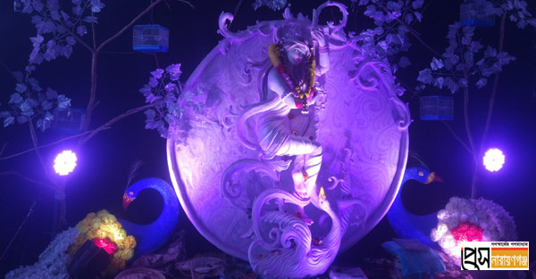 সরস্বতী পূজা: এক মন্ডপ থেকে পা বাড়ালেই আরেক মন্ডপ