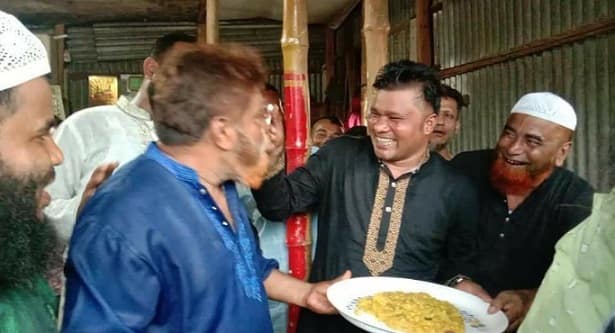 শোক দিবসের অনুষ্ঠানে চেয়ারম্যানের হাসি-ঠাট্টা শোক দিবসের অনুষ্ঠানে চেয়ারম্যানের হাসি-ঠাট্টা