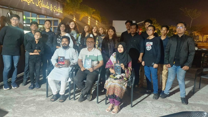একুশ ক্ষুদে লেখকের তিনটি সায়েন্স ফিকশন বইয়ের মোড়ক উন্মোচন একুশ ক্ষুদে লেখকের তিনটি সায়েন্স ফিকশন বইয়ের মোড়ক উন্মোচন