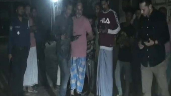 পরিবারের অভিযোগ ‘প্রতিপক্ষের হাতে খুন’, পুলিশের দাবি ‘গণপিটুনিতে’ পরিবারের অভিযোগ ‘প্রতিপক্ষের হাতে খুন’, পুলিশের দাবি ‘গণপিটুনিতে’