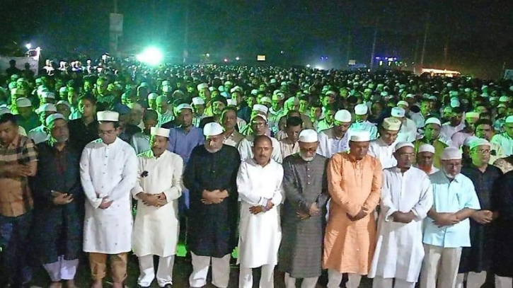 বন্দরে ৩য় জানাজা শেষে কাজিম উদ্দিন প্রধানের দাফন সম্পন্ন বন্দরে ৩য় জানাজা শেষে কাজিম উদ্দিন প্রধানের দাফন সম্পন্ন