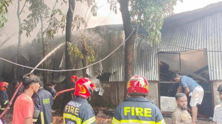 আড়াইহাজারে চায়না ব্যাটারি কারখানায় অগ্নিকাণ্ড আড়াইহাজারে চায়না ব্যাটারি কারখানায় অগ্নিকাণ্ড