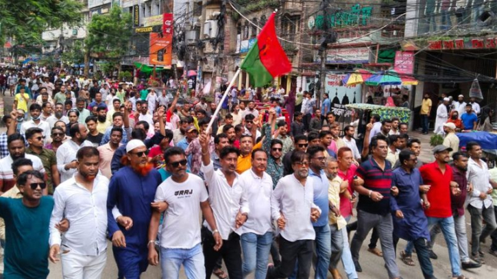 আদালতে আনা হয়নি জাকির খানকে, প্রতিবাদে বিক্ষোভ মিছিল আদালতে আনা হয়নি জাকির খানকে, প্রতিবাদে বিক্ষোভ মিছিল
