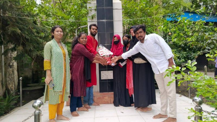 ফুলেল শ্রদ্ধায় তোলারাম ও মহিলা কলেজের শহীদদের স্মরণ ফুলেল শ্রদ্ধায় তোলারাম ও মহিলা কলেজের শহীদদের স্মরণ