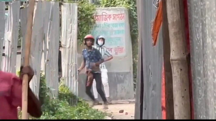 রূপগঞ্জে রফিক ও মোশা বাহিনীর মধ্যে গোলাগুলি, নিহত ১, আহত ১৩ রূপগঞ্জে রফিক ও মোশা বাহিনীর মধ্যে গোলাগুলি, নিহত ১, আহত ১৩