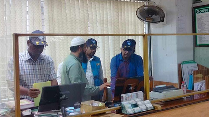 নোভা ডায়াগনস্টিক সেন্টারে দুদকের অভিযান নোভা ডায়াগনস্টিক সেন্টারে দুদকের অভিযান