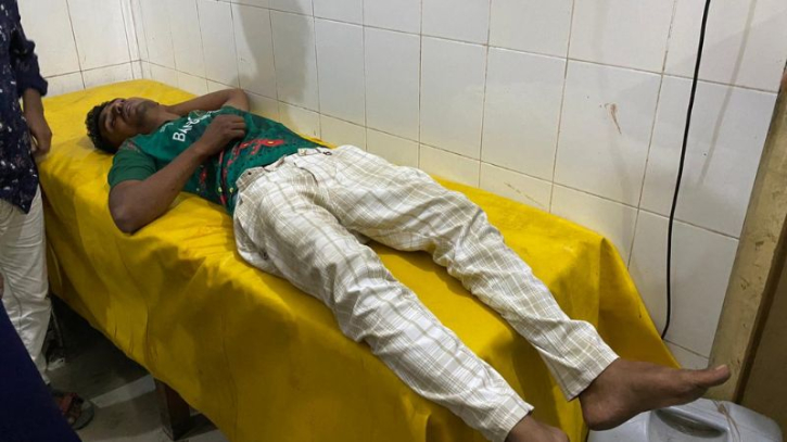 চেয়ারম্যান প্রার্থী মুকুলের প্রচারণায় ফের হামলা, আহত ২ চেয়ারম্যান প্রার্থী মুকুলের প্রচারণায় ফের হামলা, আহত ২