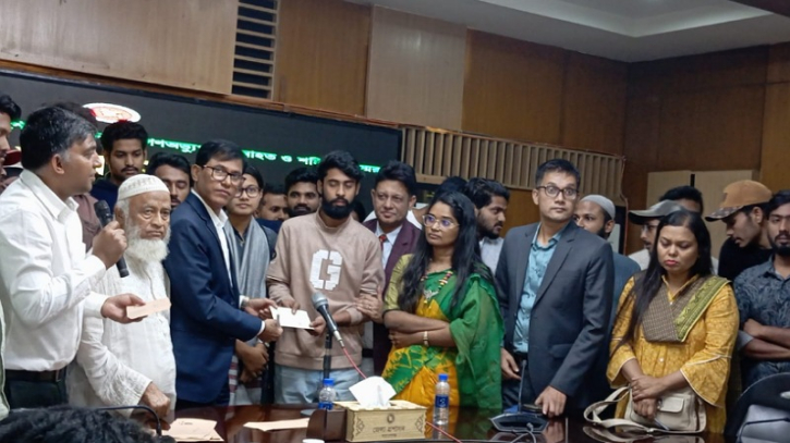 গণঅভ্যুত্থানে আহত ও শহীদ ৮৩ পরিবারকে অনুদান দিল জেলা পরিষদ গণঅভ্যুত্থানে আহত ও শহীদ ৮৩ পরিবারকে অনুদান দিল জেলা পরিষদ