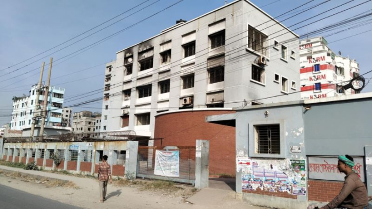 সাড়ে ৪ মাসেও শুরু হয়নি পুড়ে যাওয়া পাসপোর্ট অফিসের সংস্কার কাজ সাড়ে ৪ মাসেও শুরু হয়নি পুড়ে যাওয়া পাসপোর্ট অফিসের সংস্কার কাজ