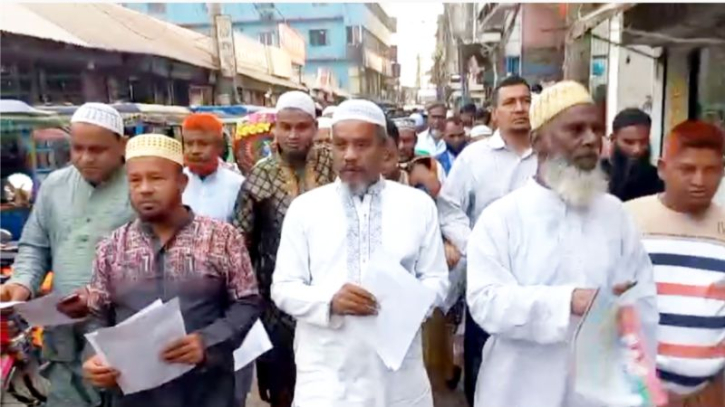 সোনারগাঁয়ে শ্রমিকদলের ৩১ দফার লিফলেট বিতরণ সোনারগাঁয়ে শ্রমিকদলের ৩১ দফার লিফলেট বিতরণ
