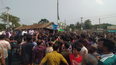 চার দফা দাবিতে আড়াইহাজারে পাওয়ারলুম শ্রমিকদের সড়ক অবরোধ