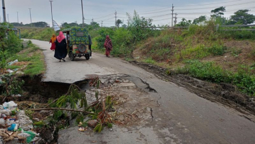 বন্দরে রাস্তা ধসে পড়ায় ২৫ হাজার মানুষের চরম ভোগান্তি