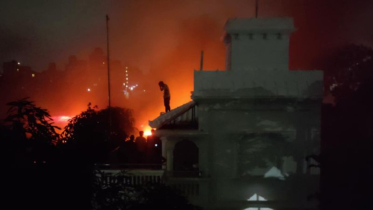 ফতুল্লায় ভয়াবহ অগ্নিকাণ্ডে জুটের গোডাউন ও ছাপাখানা পুড়ে ছাই