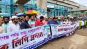 সড়ক সংস্কারের দাবিতে ফতুল্লায় মানববন্ধন