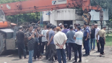 বন্দরে বকেয়া বেতনের দাবিতে মহাসড়ক অবরোধ
