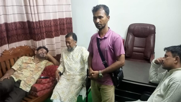 ডেঙ্গু জ্বরে আক্রান্ত সাংবাদিক রুমিকে দেখতে গেলেন অ্যাড. টিপু