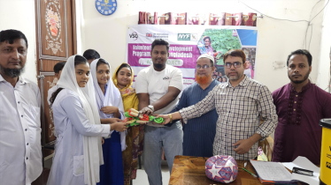 সিদ্ধিরগঞ্জে জাতীয় যুব ফোরামের উদ্যোগে ক্রীড়া সরঞ্জাম বিতরণ