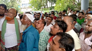 অতিরিক্ত টোল বৃদ্ধির প্রতিবাদে নবীগঞ্জে সিএনজি চালকদের বিক্ষোভ