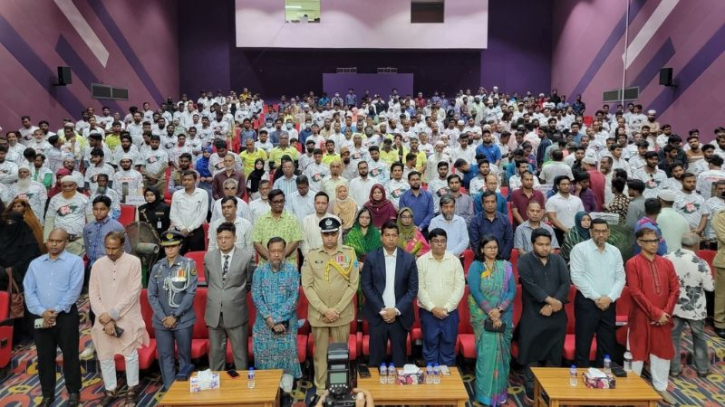 শহীদের ঋণ শোধ করতে হবে: জেলা প্রশাসক শহীদের ঋণ শোধ করতে হবে: জেলা প্রশাসক