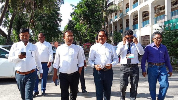 আইনজীবী সমিতির নির্বাচনে গণসংযোগে ব্যস্ত রেজা-গালিব প্যানেল