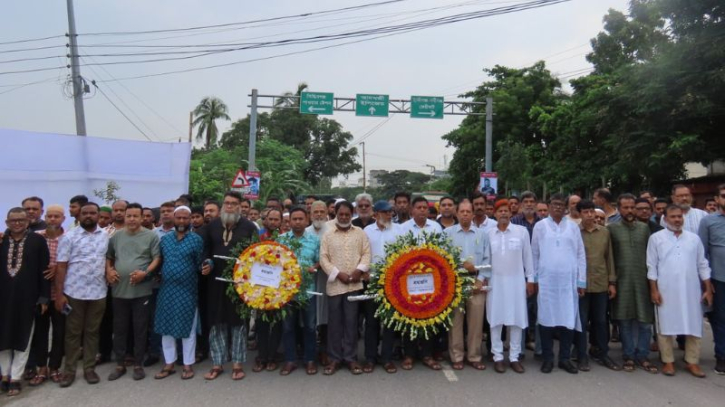 জুলাই স্মৃতি স্তম্ভে শহীদদের প্রতি মাসুদুজ্জামানের পক্ষে শ্রদ্ধা
