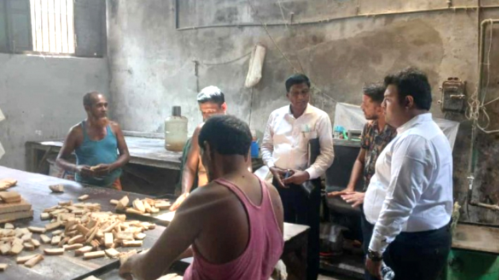 অনুমোদনবিহীন খাদ্য উৎপাদনের দায়ে ওভেনস ফুডকে জরিমানা অনুমোদনবিহীন খাদ্য উৎপাদনের দায়ে ওভেনস ফুডকে জরিমানা