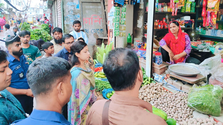ফতুল্লায় পলিথিনবিরোধী অভিযান, ৪ প্রতিষ্ঠানকে জরিমানা ফতুল্লায় পলিথিনবিরোধী অভিযান, ৪ প্রতিষ্ঠানকে জরিমানা