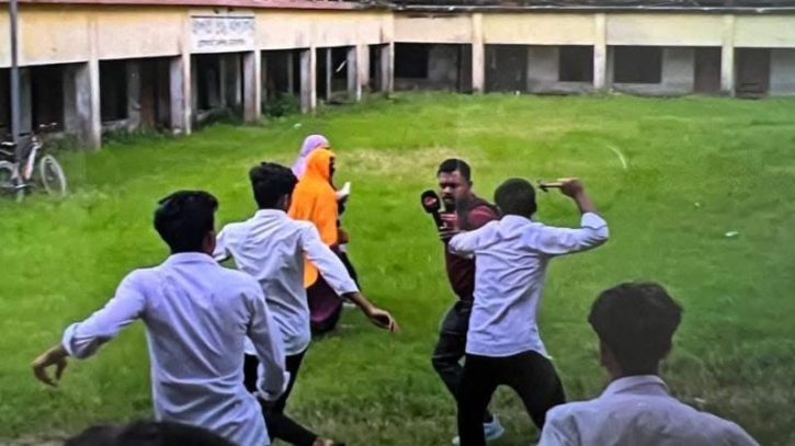 ৪০ শিক্ষার্থীকে পিটুনি, খবর সংগ্রহে গেলে সাংবাদিকদের উপর হামলা