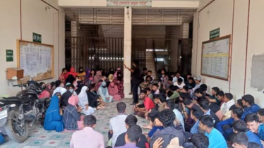 আড়াইহাজারে কৃষি ইনস্টিটিউটে ৮ দাবিতে শিক্ষার্থীদের পরীক্ষা বর্জন আড়াইহাজারে কৃষি ইনস্টিটিউটে ৮ দাবিতে শিক্ষার্থীদের পরীক্ষা বর্জন