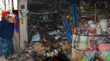 সিদ্ধিরগঞ্জে পাওনা টাকা চাওয়ায় ব্যবসায়ীকে মারধর-দোকানে অগ্নিসংযোগ