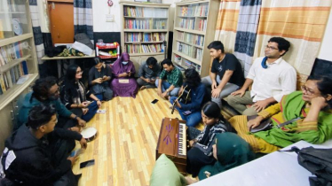 সংবাদপত্র ও সাংস্কৃতিক প্রতিষ্ঠানে হামলায় ‘প্রতিবাদী গানের আসর’