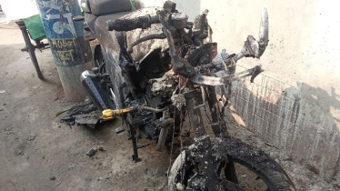 মায়ের গয়না বিক্রি করে কেনা শখের বাইকে দুর্বৃত্তদের আগুন