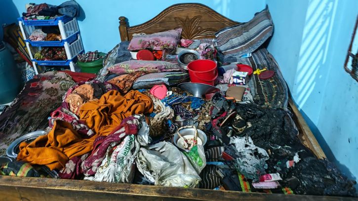 মোবাইল চার্জার বিস্ফোরণের পর ঘরে আগুন, দগ্ধ ৪