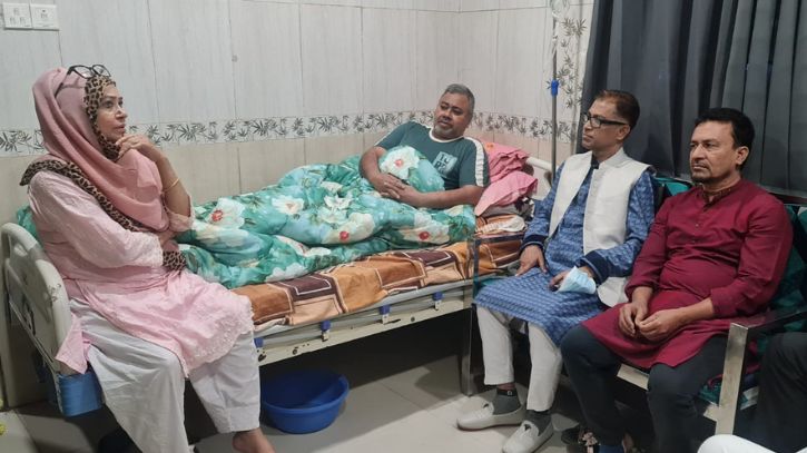 হাসপাতালে আনিসুল ইসলাম সানিকে দেখতে গেলেন মামুন মাহমুদ