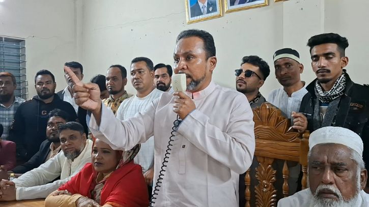 আড়াইহাজারে চলছে ‘তালা মারা গোষ্ঠীর’ জুলুম: সুমন