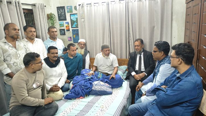 ডেঙ্গু আক্রান্ত বিএনপি নেতা আনুর পাশে অ্যাড. টিপু