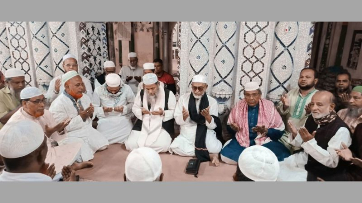 খালেদা জিয়ার সুস্থতা কামনায় মুকুলের উদ্যোগে দোয়া