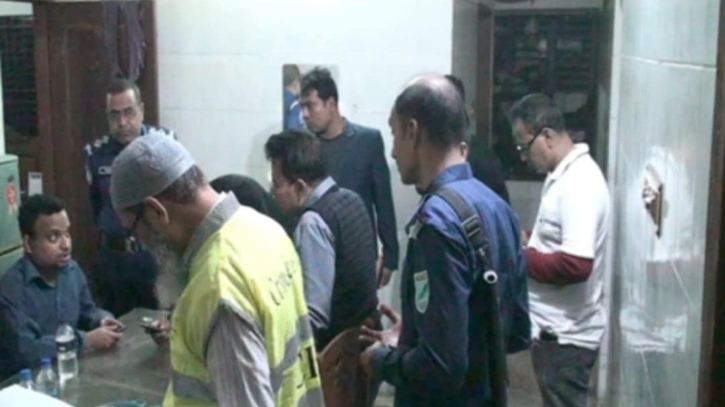 ফ্ল্যাট বাসায় বৃদ্ধের গলা কেটে নগদ টাকা ও স্বর্ণালঙ্কার লুট