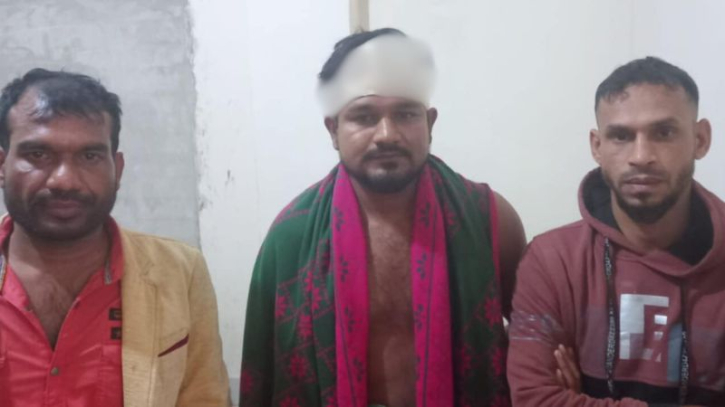 আড়াইহাজারে ডাকাতের বাড়িতে অভিযান, আটক ৩ আড়াইহাজারে ডাকাতের বাড়িতে অভিযান, আটক ৩