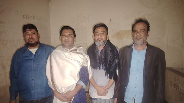 আওয়ামী লীগের লিফলেট বিতরণের অভিযোগে গ্রেফতার ৪ আওয়ামী লীগের লিফলেট বিতরণের অভিযোগে গ্রেফতার ৪