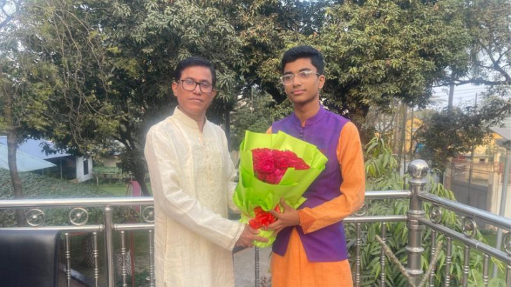 কমবয়সী আন্তর্জাতিক মাস্টার নীড়কে শুভেচ্ছা জানাল জেলা প্রশাসন কমবয়সী আন্তর্জাতিক মাস্টার নীড়কে শুভেচ্ছা জানাল জেলা প্রশাসন