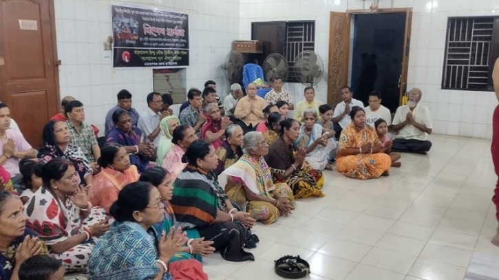 বিমান দুর্ঘটনায় নিহত ও আহতদের জন্য জেলা প্রশাসনের দোয়া-প্রার্থনা বিমান দুর্ঘটনায় নিহত ও আহতদের জন্য জেলা প্রশাসনের দোয়া-প্রার্থনা
