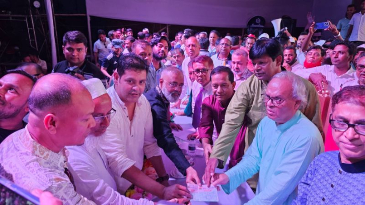 ইসলামের লেবাসধারীরা বিএনপির বিরুদ্ধে অপপ্রচার চালাচ্ছে: রিজভী ইসলামের লেবাসধারীরা বিএনপির বিরুদ্ধে অপপ্রচার চালাচ্ছে: রিজভী