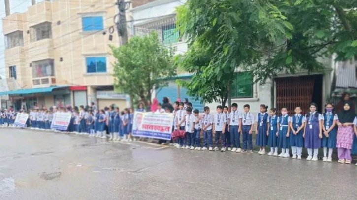 মুকুলের ওপর হামলার প্রতিবাদে শিশুবাগ বিদ্যালয়ের মানববন্ধন মুকুলের ওপর হামলার প্রতিবাদে শিশুবাগ বিদ্যালয়ের মানববন্ধন