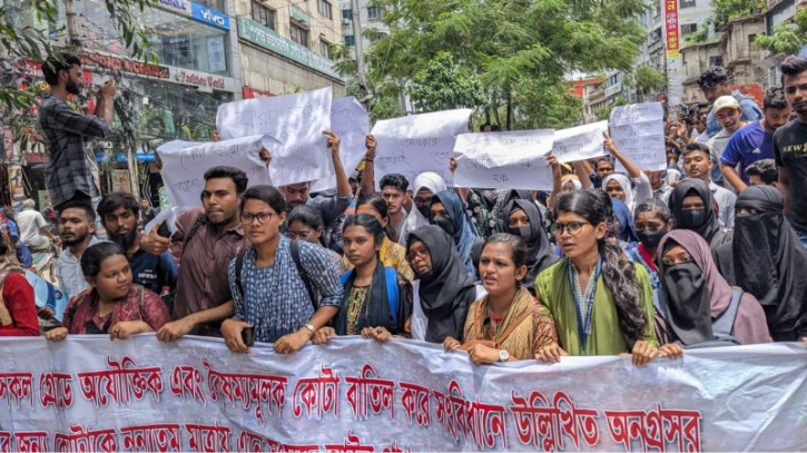 যে বসন্তের অপেক্ষায় ছিলাম, সেদিন যেন সেই বসন্ত এসে গিয়েছিল যে বসন্তের অপেক্ষায় ছিলাম, সেদিন যেন সেই বসন্ত এসে গিয়েছিল