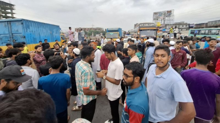 গোপালগঞ্জে হামলার প্রতিবাদে ঢাকা-চট্টগ্রাম মহাসড়ক অবরোধ এনসিপির গোপালগঞ্জে হামলার প্রতিবাদে ঢাকা-চট্টগ্রাম মহাসড়ক অবরোধ এনসিপির