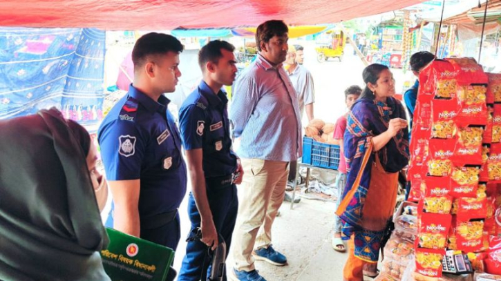 সিদ্ধিরগঞ্জে ৪০ কেজি নিষিদ্ধ পলিথিন জব্দ, প্রতিষ্ঠানকে জরিমানা সিদ্ধিরগঞ্জে ৪০ কেজি নিষিদ্ধ পলিথিন জব্দ, প্রতিষ্ঠানকে জরিমানা